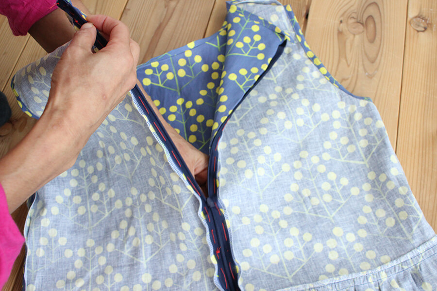 ファスナーを隠して付ける縫い方のコツ 洋服編 Nunocoto Fabric