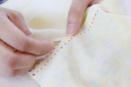 ぬいしろの始末の仕方（手縫い）