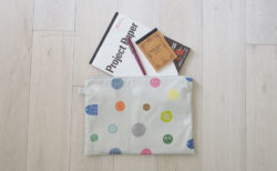 雑誌や書類がラクラク入る！A4サイズのファスナーポーチの作り方