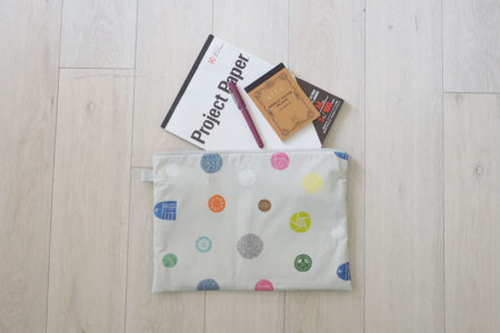 雑誌や書類がラクラク入る！A4サイズのファスナーポーチの作り方