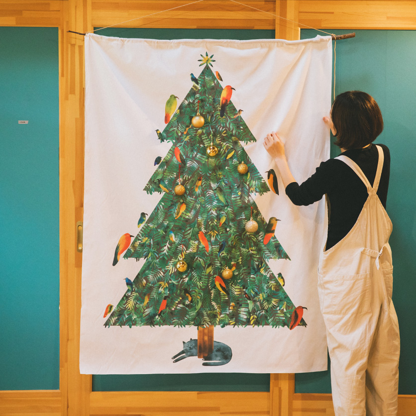 クリスマスツリータペストリー（小）：マーク・マーティン | nunocoto fabric