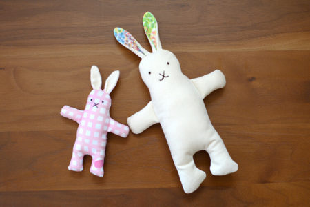 【無料型紙・２サイズ】初心者でも簡単！うさぎのぬいぐるみの作り方（手縫いOK）