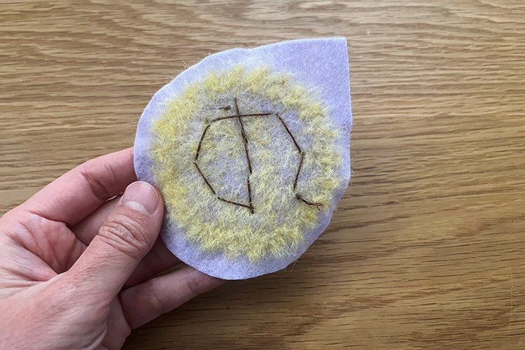 縫わないワッペン　ビスケット