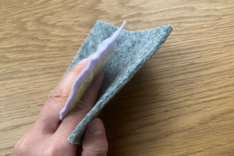 縫わないワッペン　ビスケット