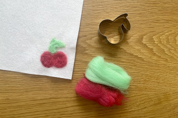 縫わないワッペン　さくらんぼ