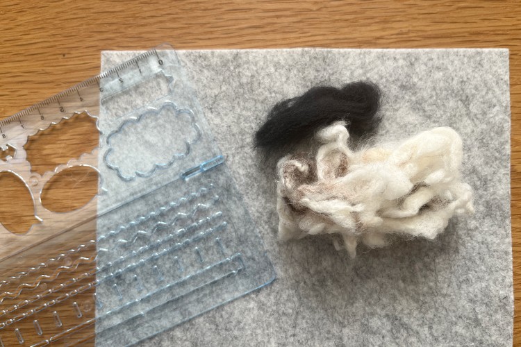 縫わないワッペン　ひつじ材料