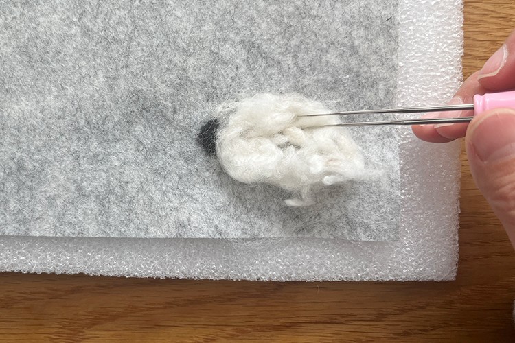 縫わないワッペン　ひつじ