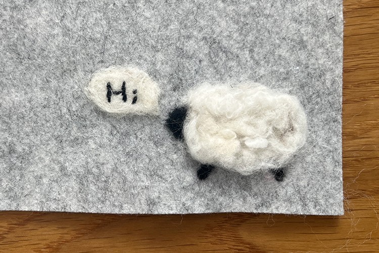 縫わないワッペン　ひつじ