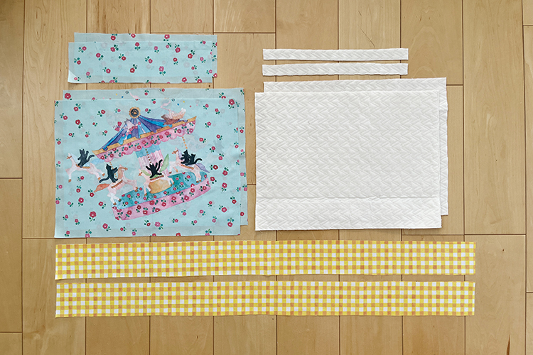 ぐるりとふちどったフリルがキュートなレッスンバッグ