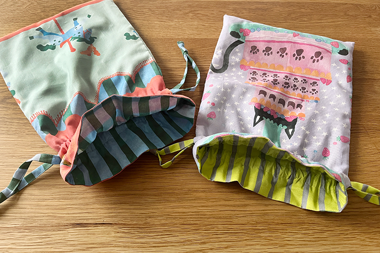 2枚仕立て（裏地つき）のフリル巾着袋